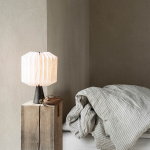 Fia Bordslampa Vit/Svart Fia Bordslampa Vit/Svart