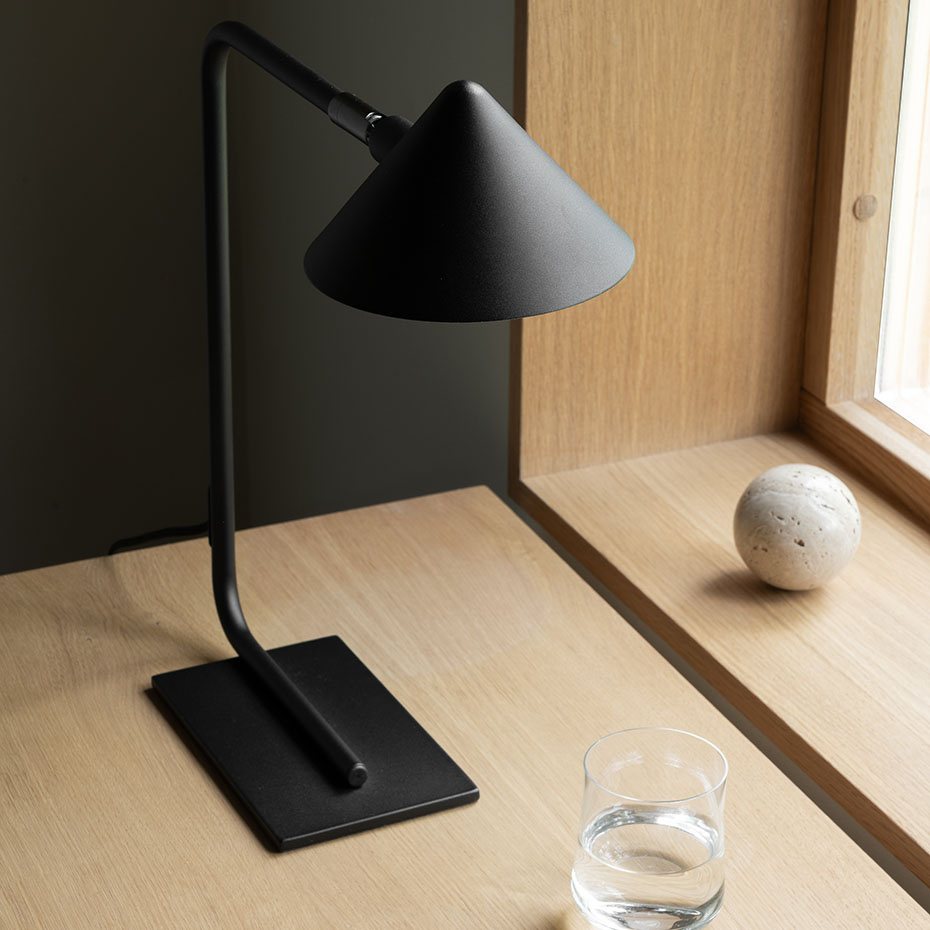 Kuro Bordslampa Mattsvart/Svart Krom