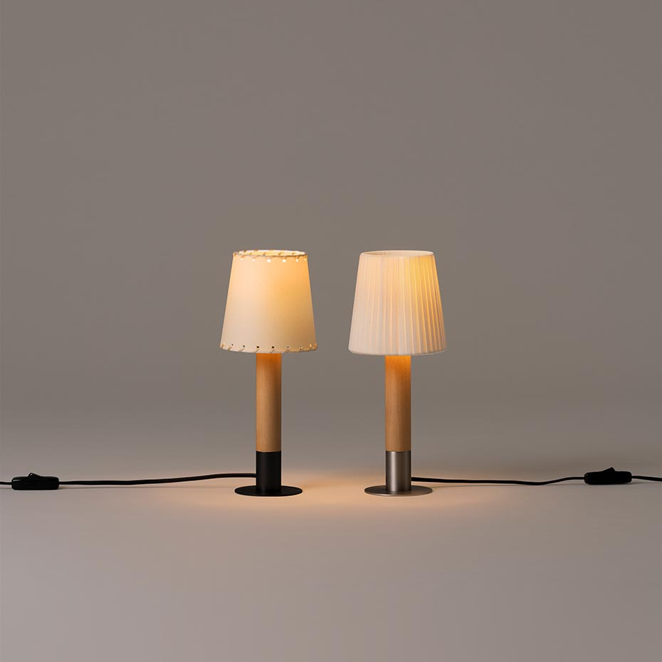 Básica Mínima Bordslampa Stitched Beige Parchment/Bronze