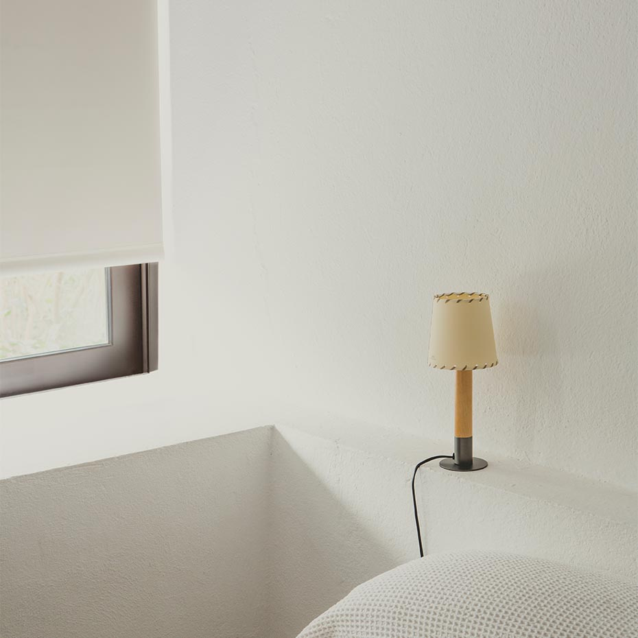 Básica Mínima Bordslampa Stitched Beige Parchment/Bronze
