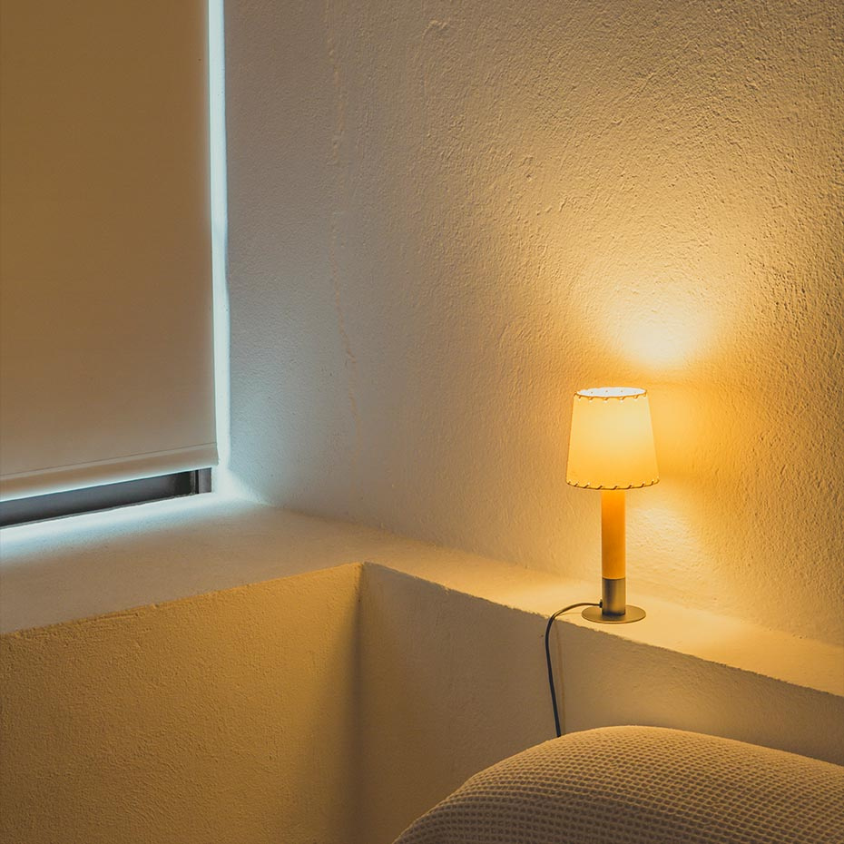 Básica Mínima Bordslampa Stitched Beige Parchment/Bronze