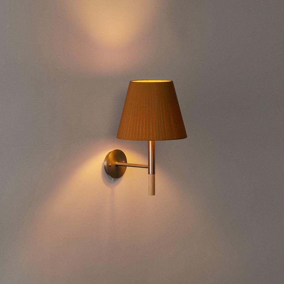 BC2 Vägglampa Red-Amber Ribbon