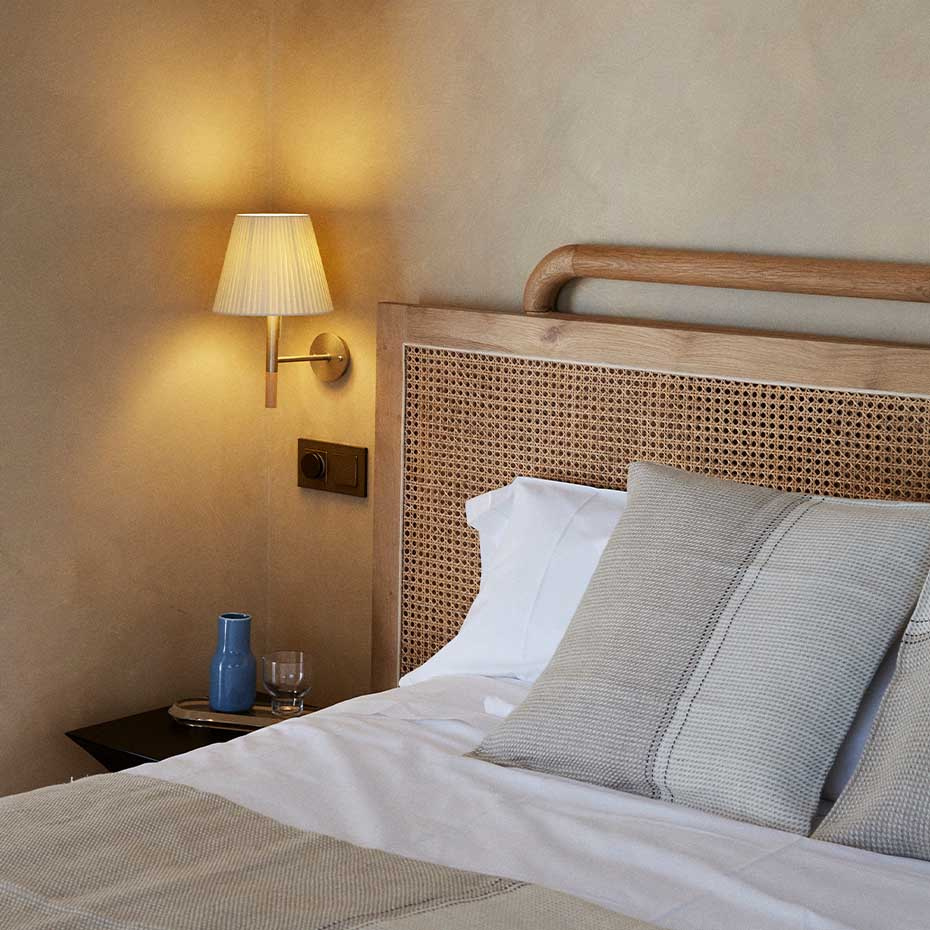 BC2 Vägglampa Red-Amber Ribbon