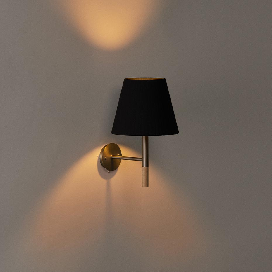 BC2 Vägglampa Black Ribbon