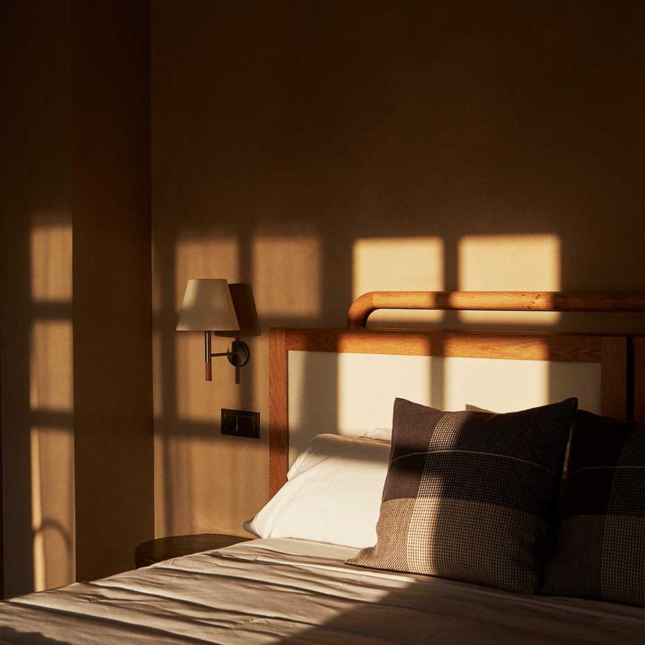 BC2 Vägglampa Mustard Raw Color Ribbon