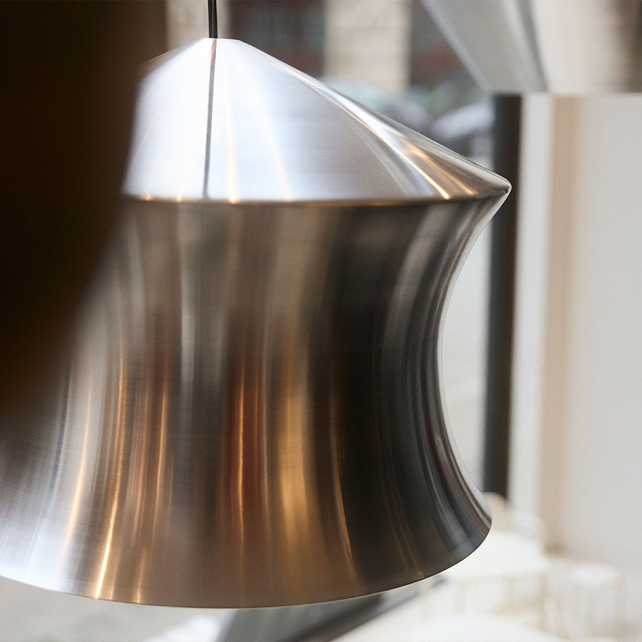 Unbeaten Waist LED Pendel Aluminium