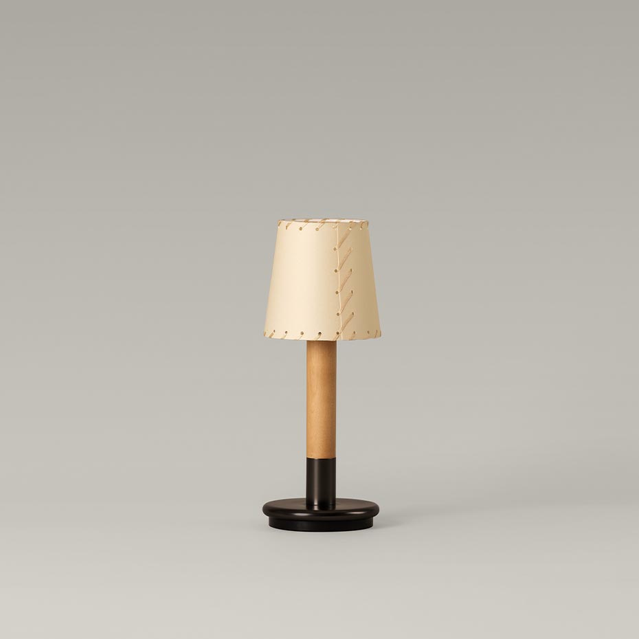 Básica Mínima Batería Bordslampa Stitched Beige Parchment