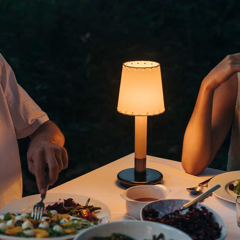 Básica Mínima Batería Bordslampa Stitched Beige Parchment