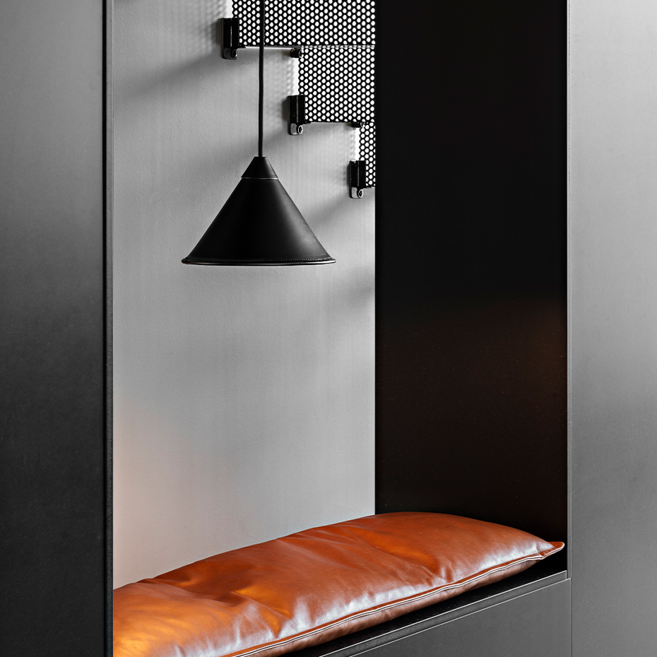 Leather Cone Namibia Pendel 25cm Polo/Black