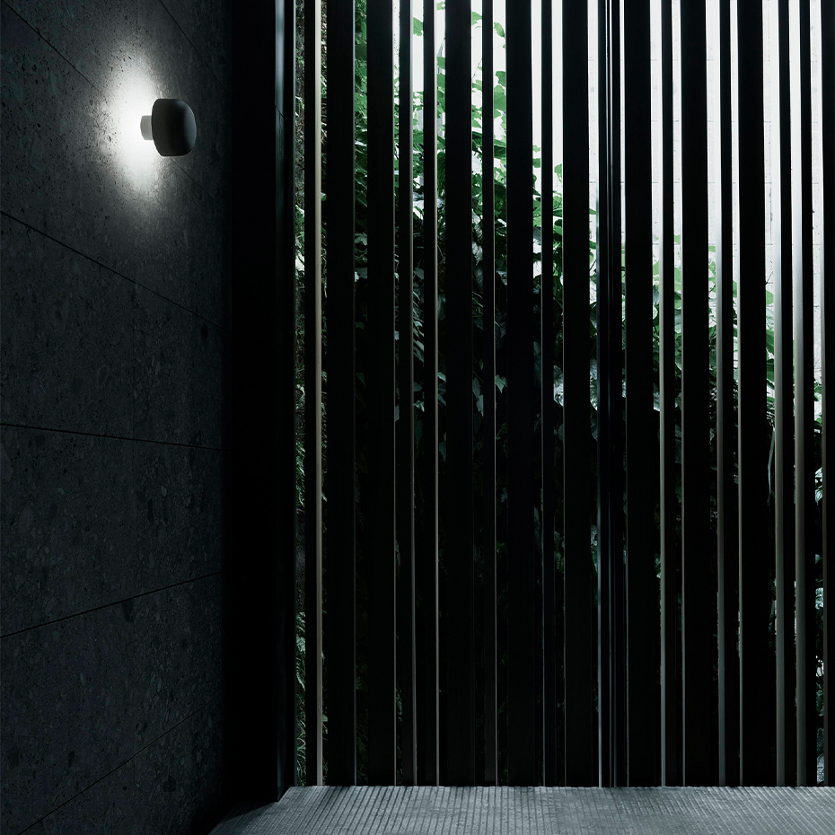 Bellhop Vägglampa Black IP44