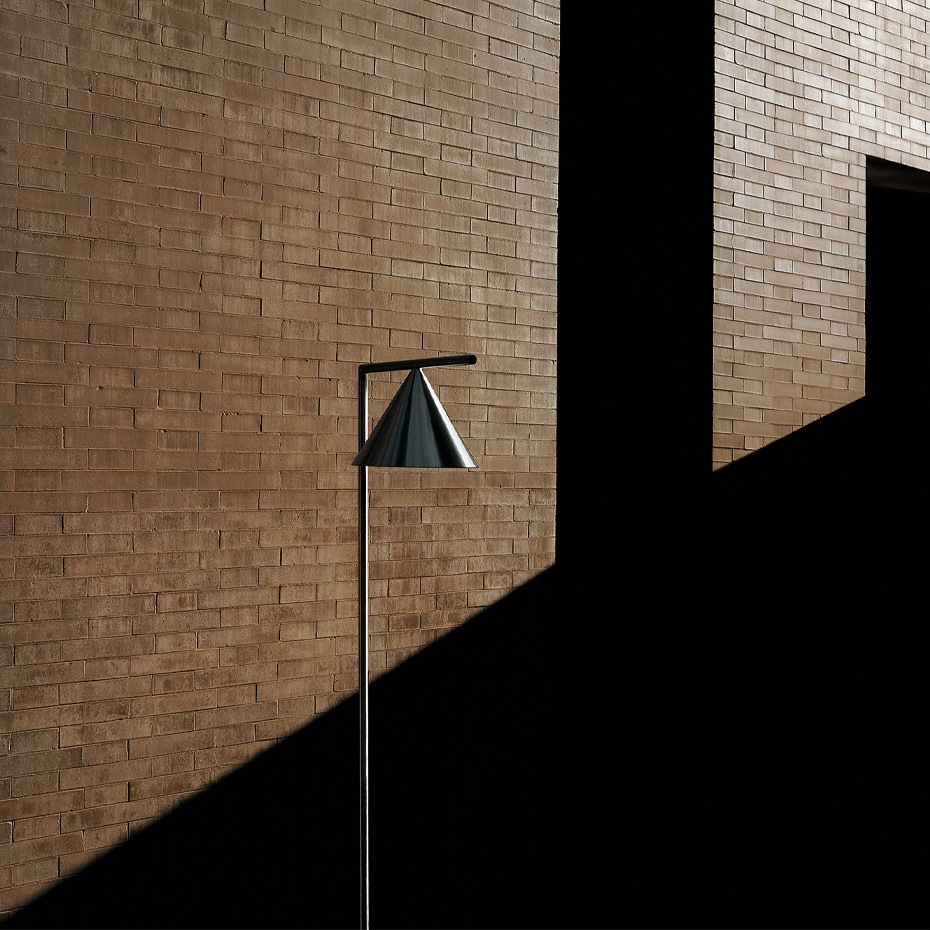 Captain Flint Outdoor Golvlampa Burgundy Red/Black Lava