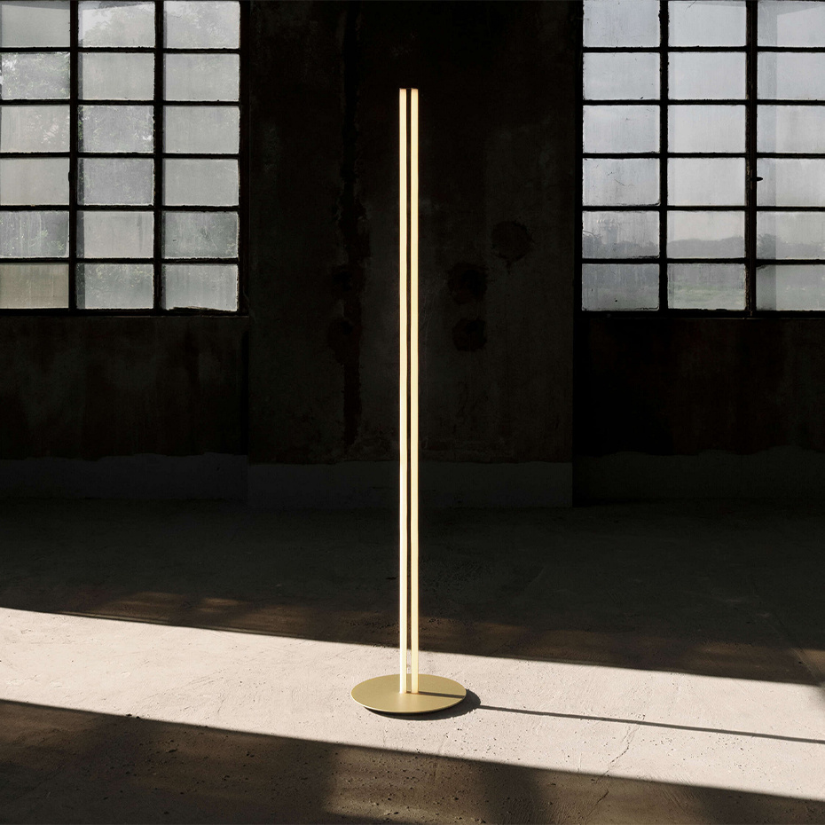 Coordinates F Golvlampa Anodized Champagne