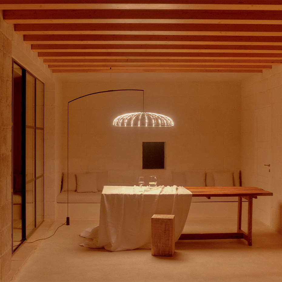 Skynest Motion Golvlampa Almond