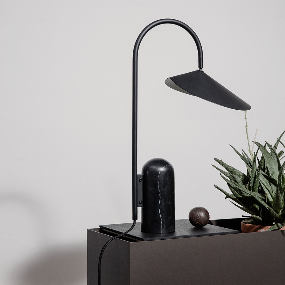 Arum Bordslampa Black