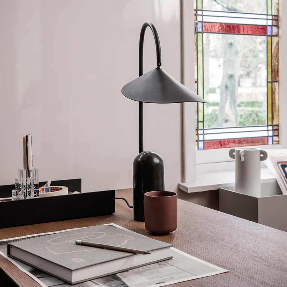 Arum Bordslampa Black