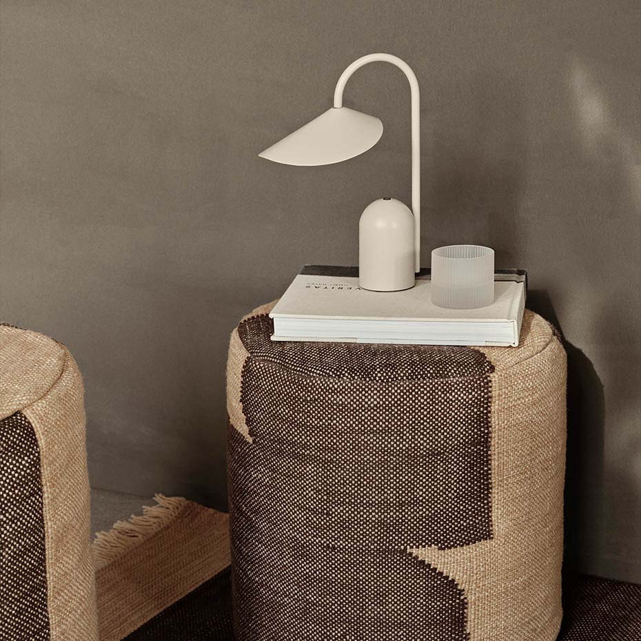 Arum Portable Bordslampa Cashmere
