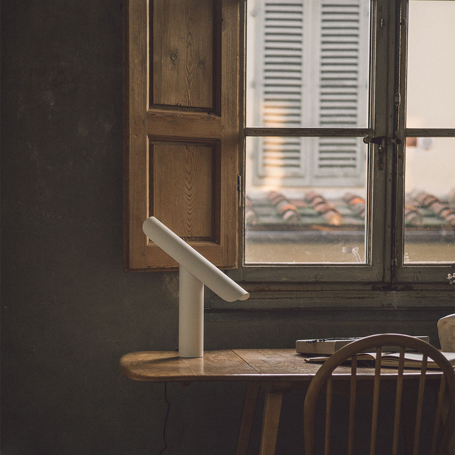 T-Lamp Bordslampa White