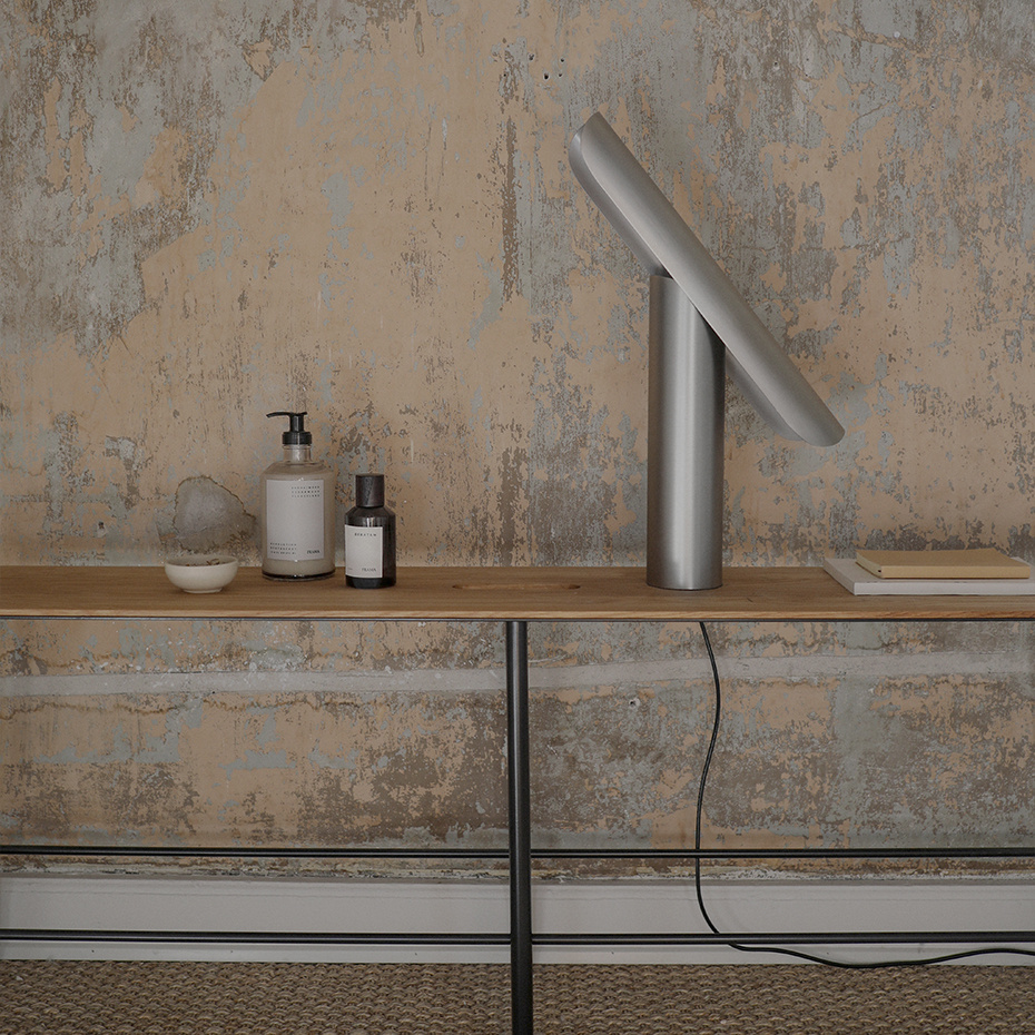 T-Lamp Bordslampa Brushed Steel