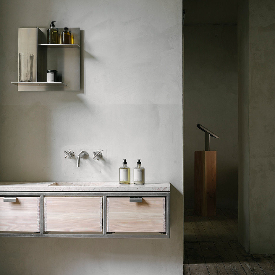 T-Lamp Bordslampa Brushed Steel