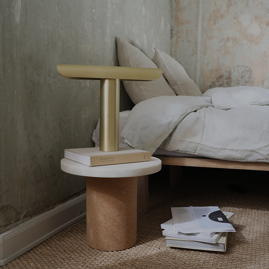 T-Lamp Bordslampa Brushed Brass