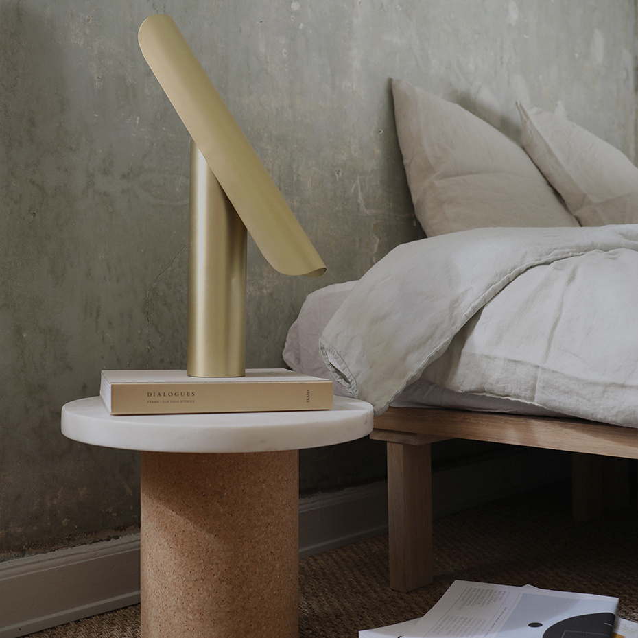 T-Lamp Bordslampa Brushed Brass