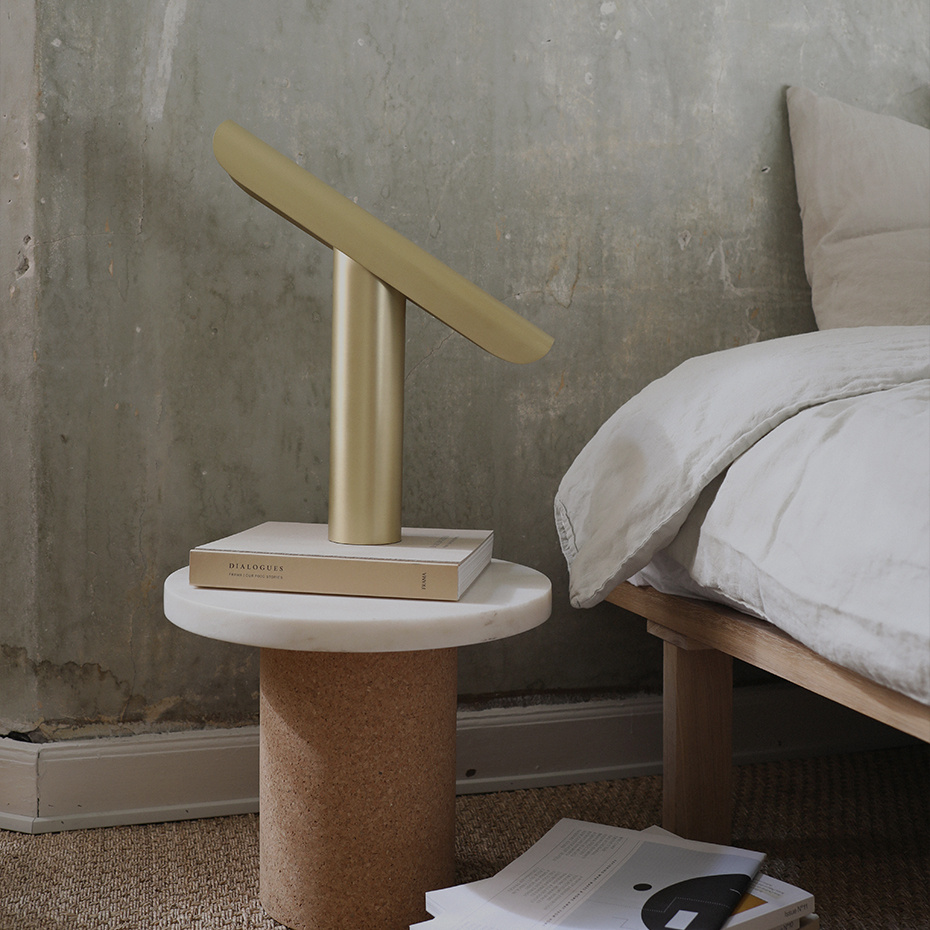 T-Lamp Bordslampa Brushed Brass