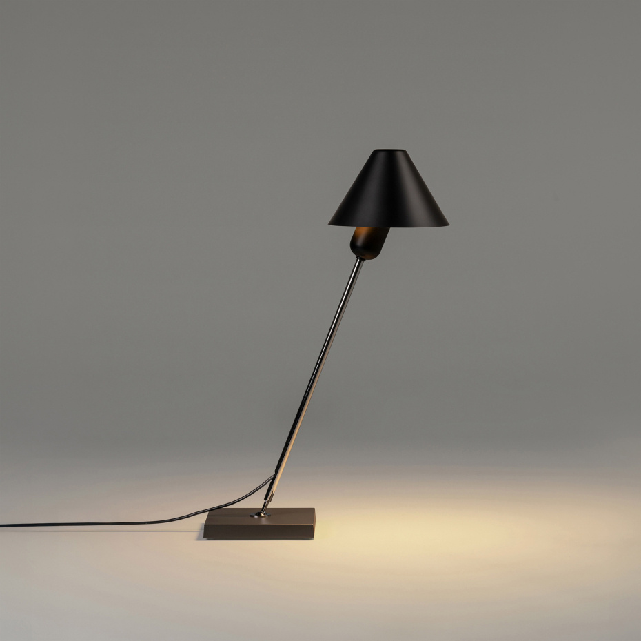 Gira Bordslampa Black Anodized Aluminum