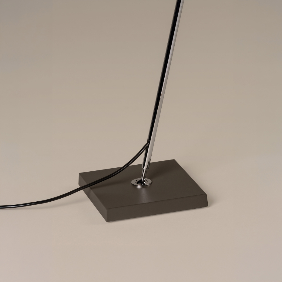 Gira Bordslampa Black Anodized Aluminum