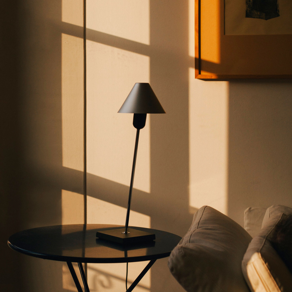 Gira Bordslampa Natural Anodized Aluminum