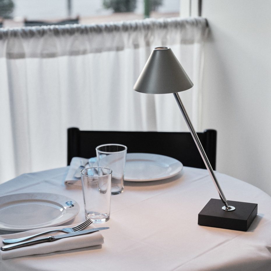 Gira Mini Bordslampa Natural Anodized Aluminum