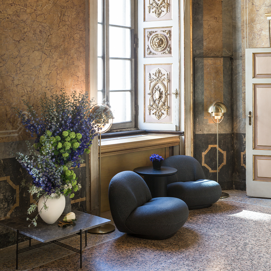 Moon Coffee Table Ø60cm Brown/Black Stained Oak