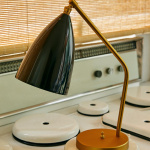 Gräshoppa Bordslampa Black Glossy Gräshoppa Bordslampa Black Glossy