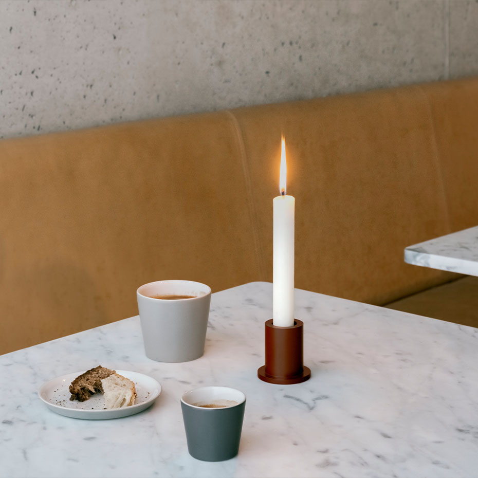 Holocene No.5 David Chipperfield Ljushållare Low Oxide Red