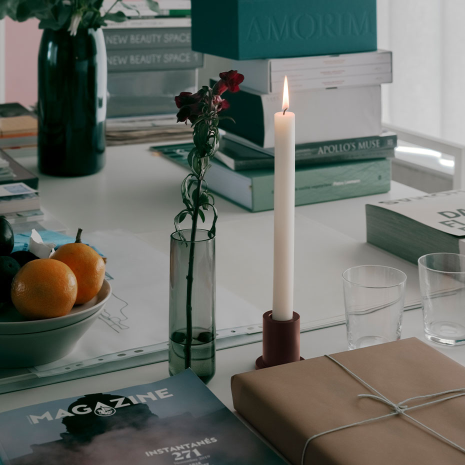 Holocene No.5 David Chipperfield Ljushållare Low Oxide Red