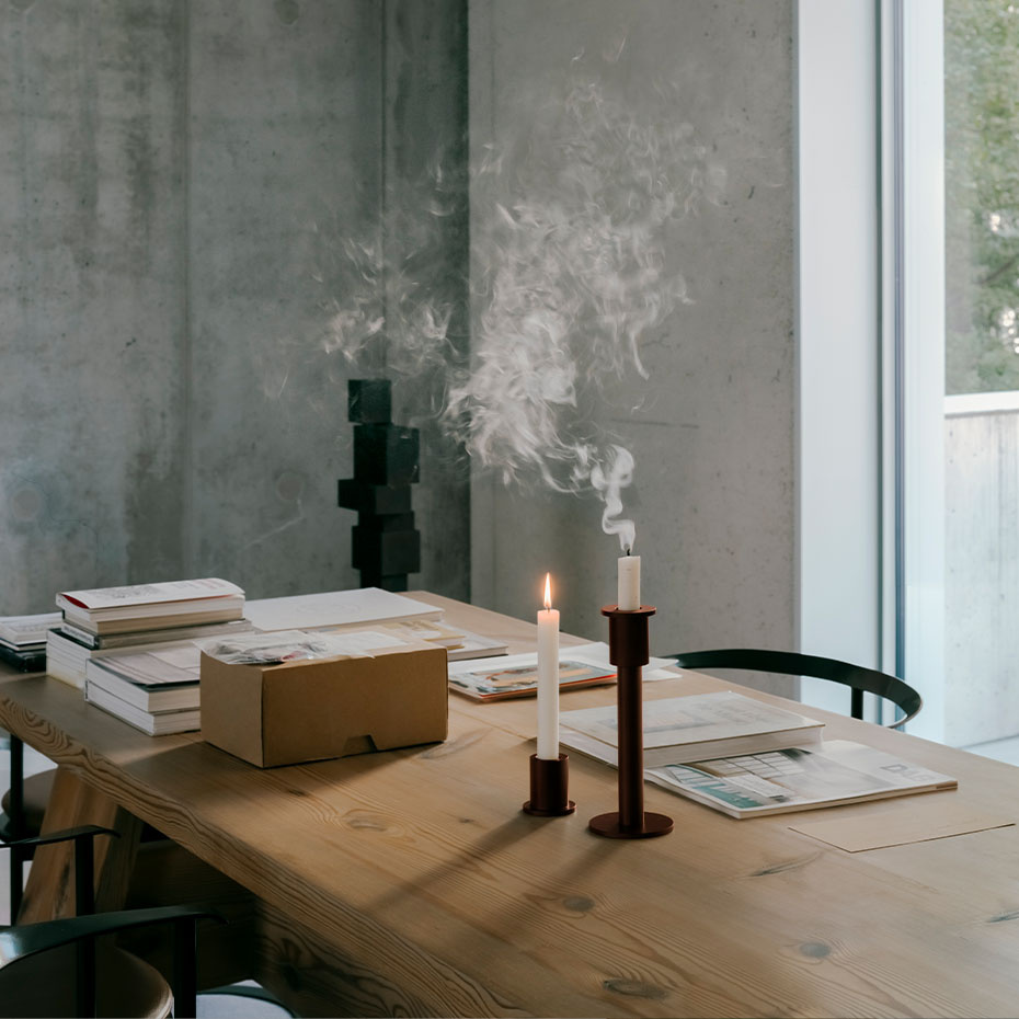 Holocene No.5 David Chipperfield Ljushållare Low Oxide Red