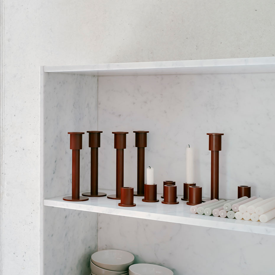 Holocene No.5 David Chipperfield Ljushållare Low Oxide Red