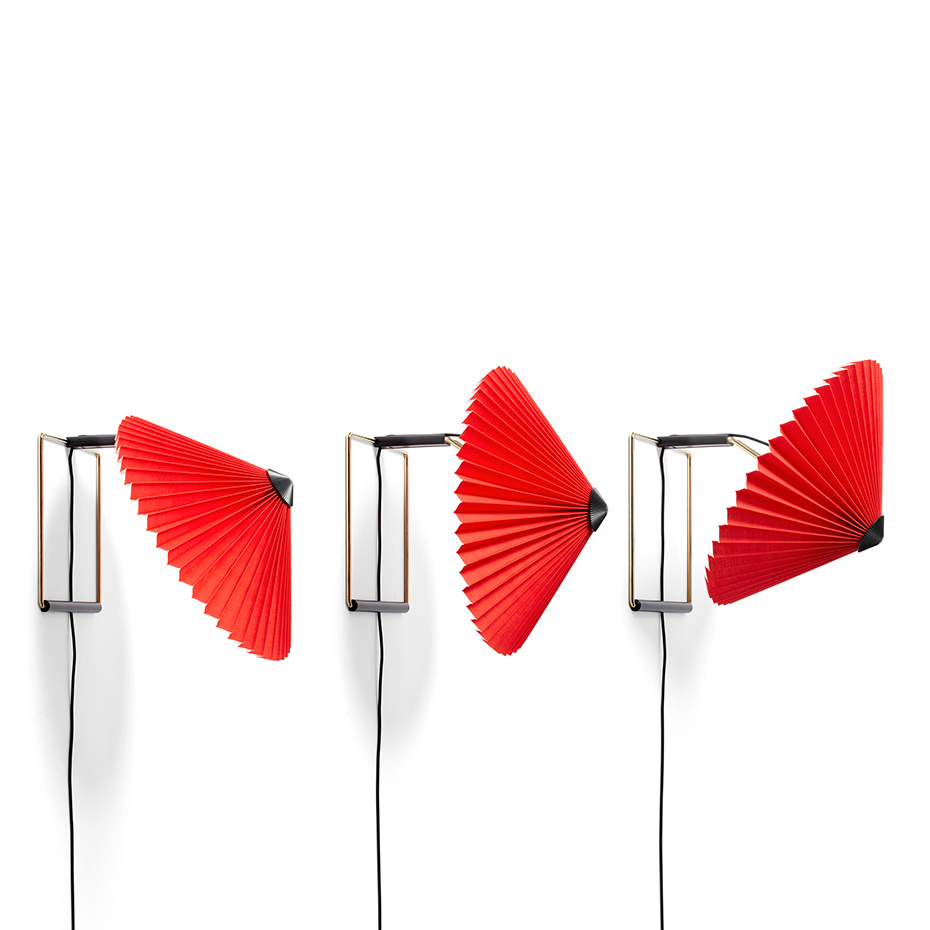 Matin Vägglampa 300 Polished Brass/Bright Red