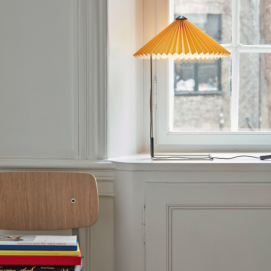Matin Bordslampa 380 Polished Brass/Yellow