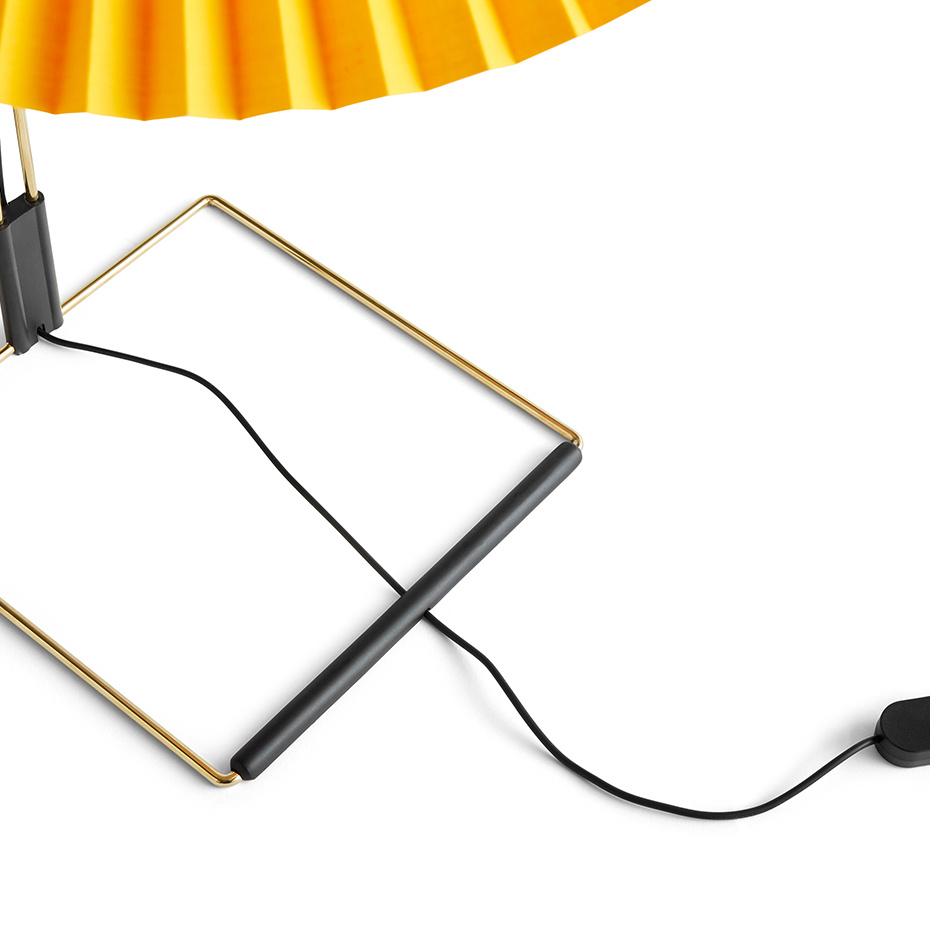 Matin Bordslampa 300 Polished Brass/Oxide Red