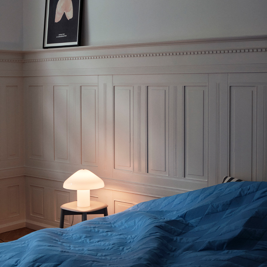 Pao Glass Bordslampa 350 White Opal Glass