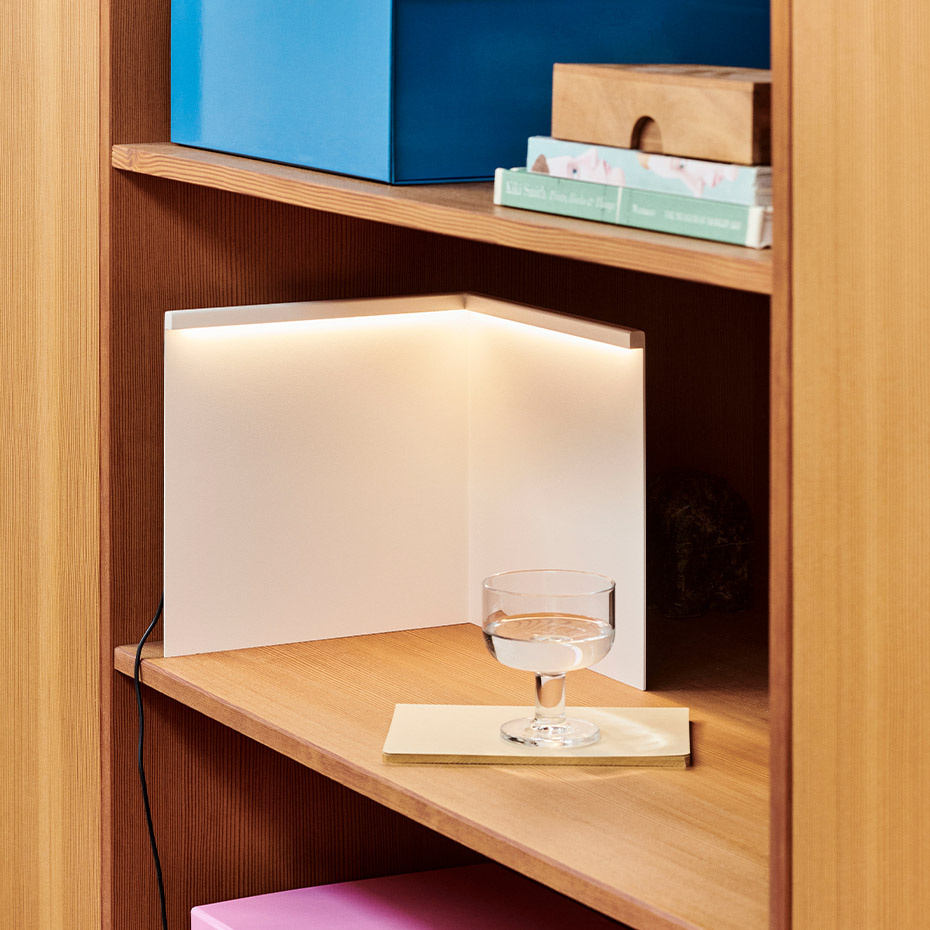 LBM Corner Bordslampa Cream White