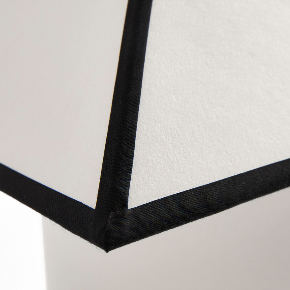 Ava Pyramid Bordslampa 450 White