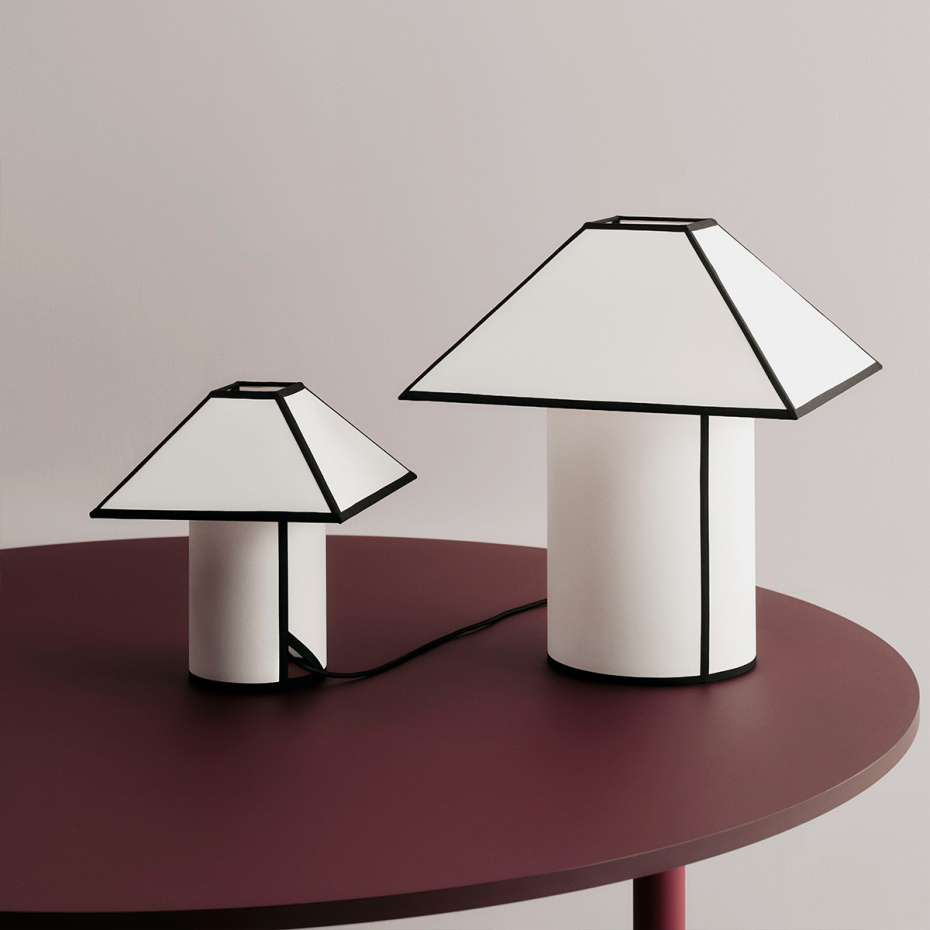 Ava Pyramid Bordslampa 450 White