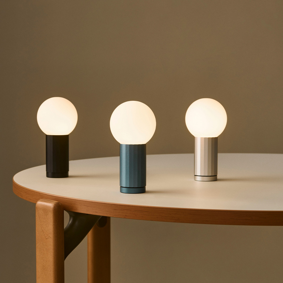 Turn On Bordslampa Blue Anodised