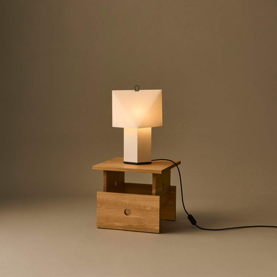 Aplat Bordslampa 440 White