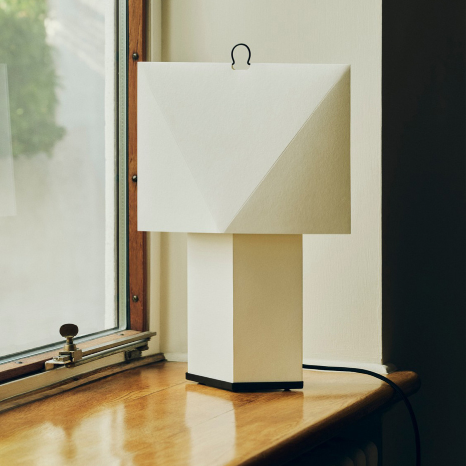 Aplat Bordslampa 660 White