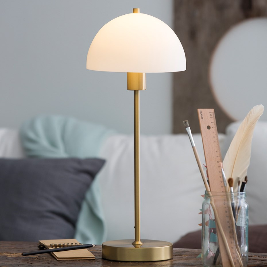 Vienda Bordslampa Mässing/Opalglas