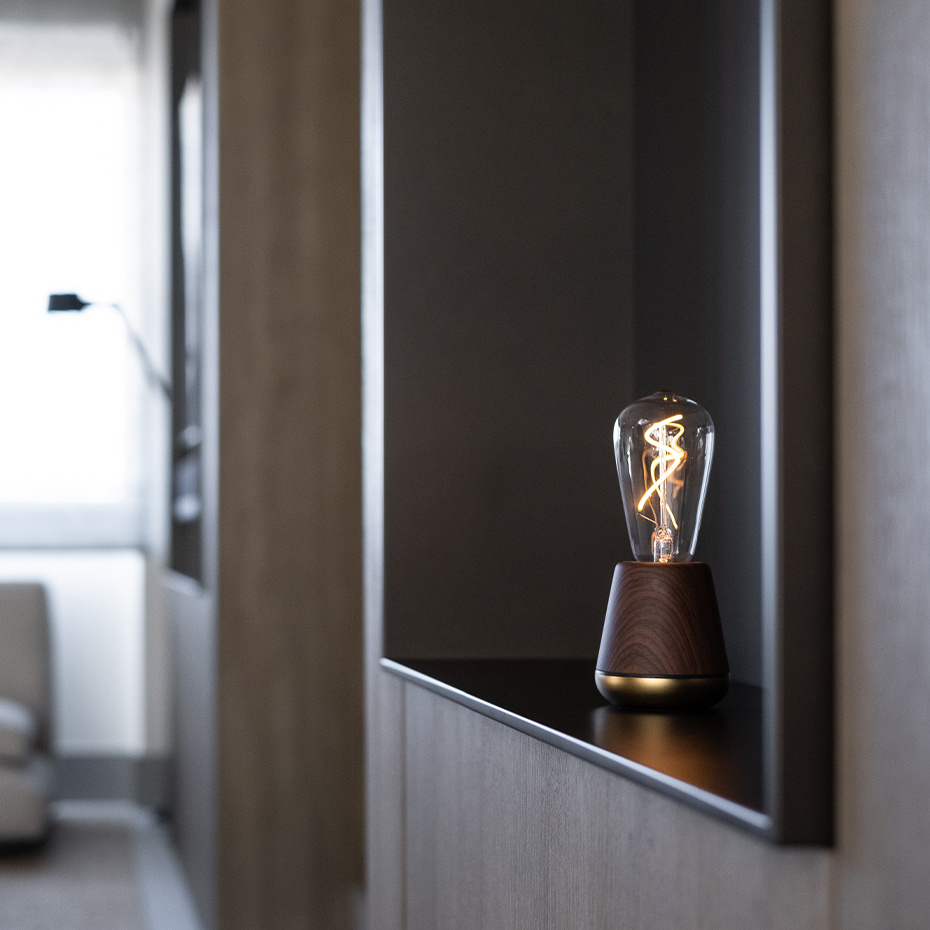 Humble One Portable Bordslampa Walnut