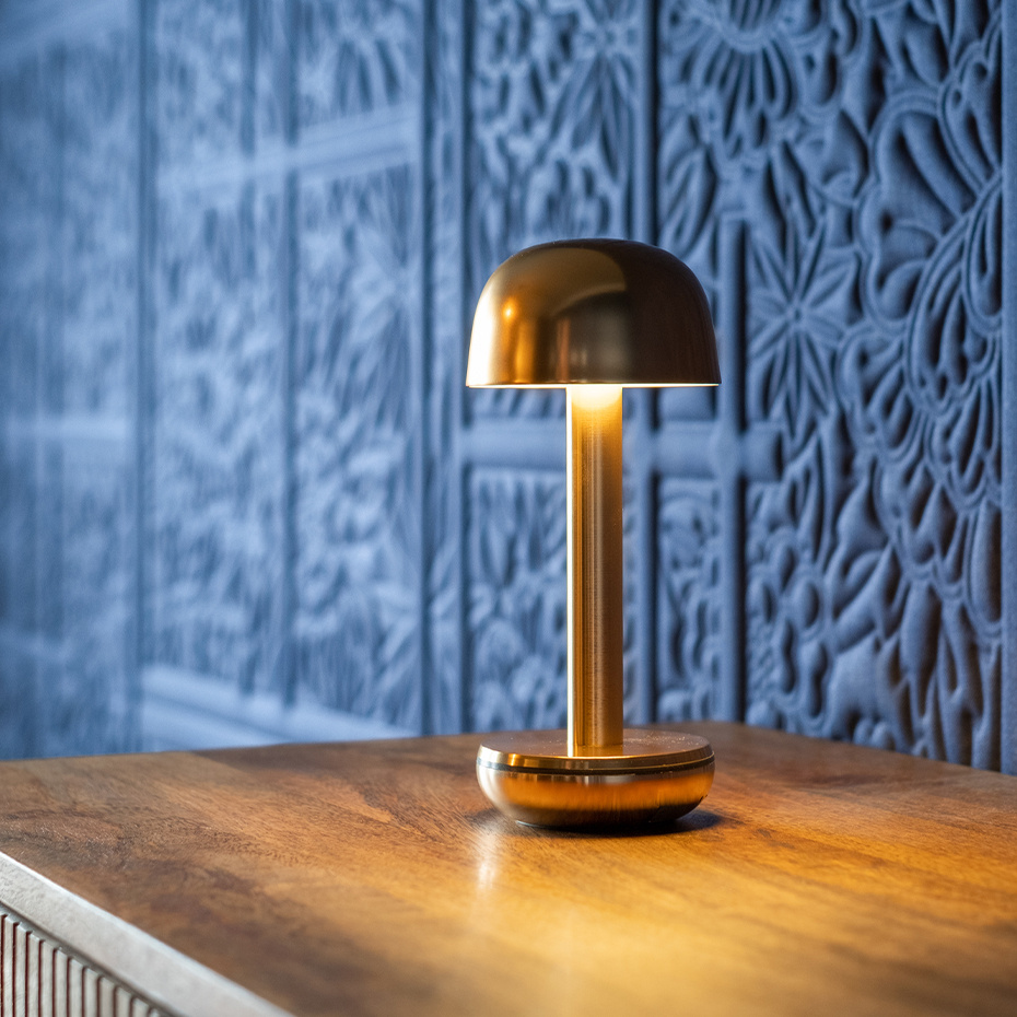 Humble Two Portable Bordslampa Gold