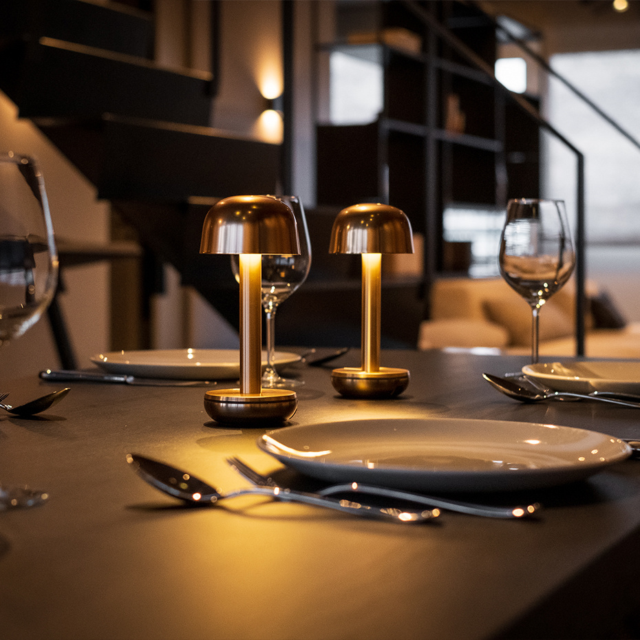 Humble Two Portable Bordslampa Gold